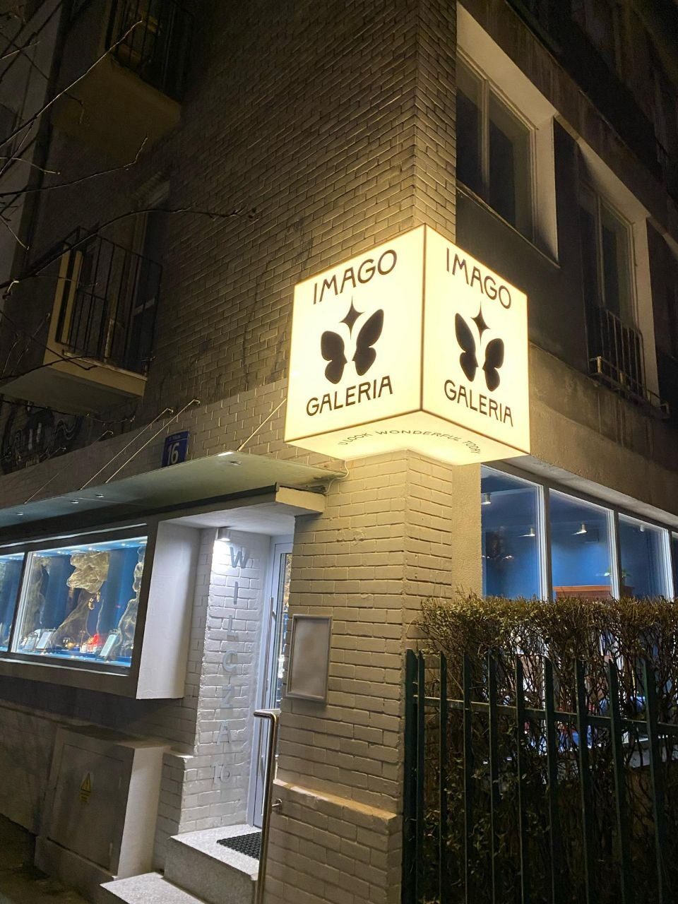 Kaseton narożny podświetlany - Imago Galeria (widok z bliska)