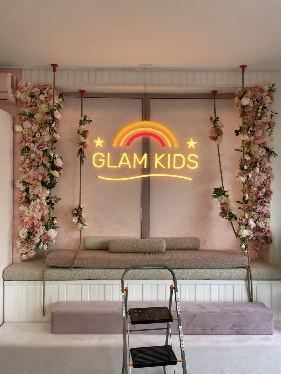Ledon Glam Kids z tęczą i gwiazdkami - dekoracja wnętrza